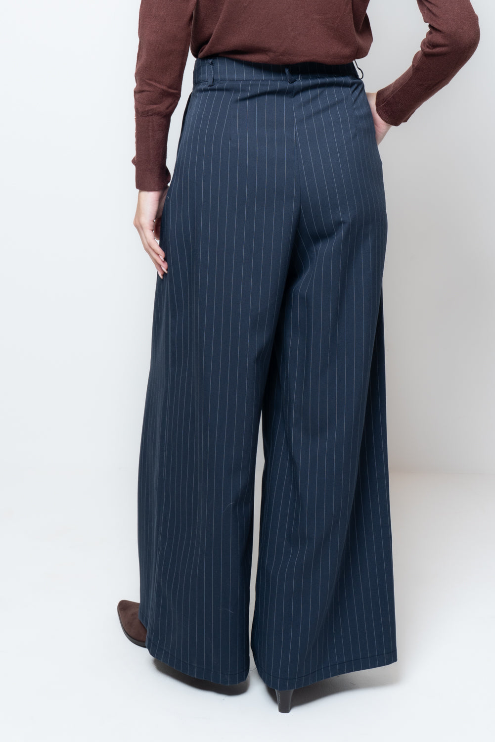 Pantaloni a palazo gessati