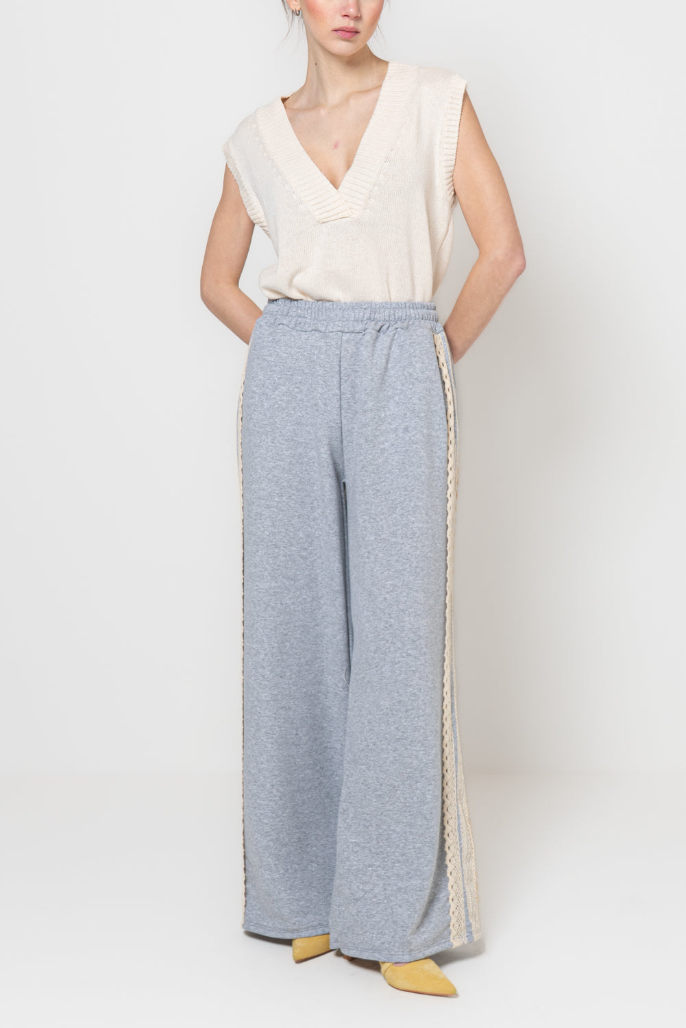 Pantaloni in felpa con banda in pizzo