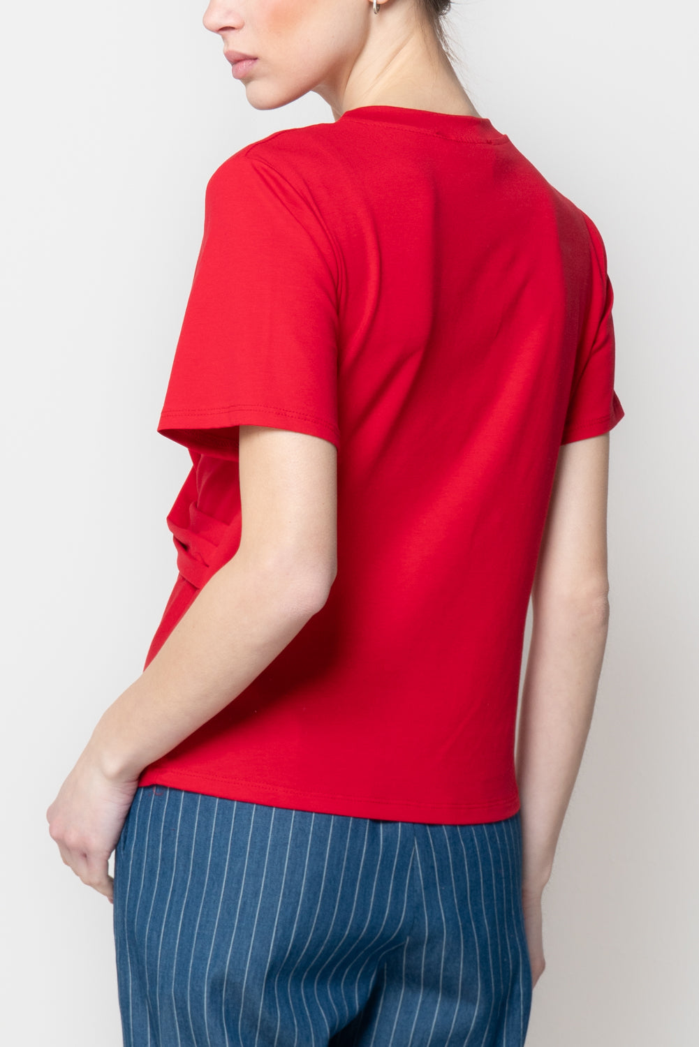 T-shirt con drappeggio