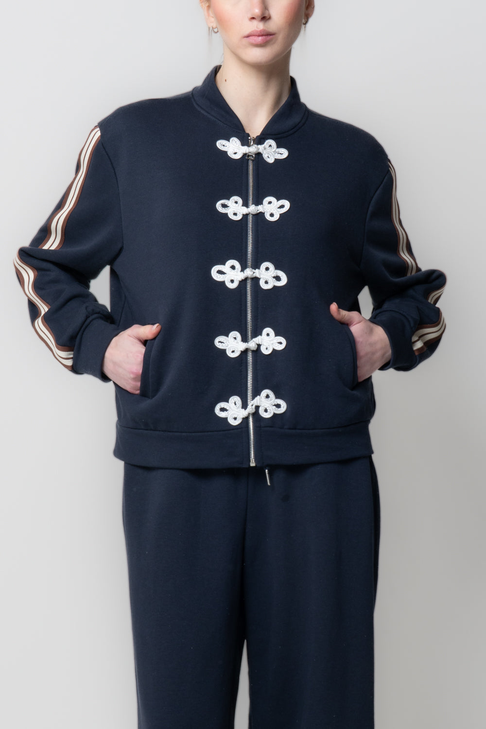 Felpa mandarin con alamari