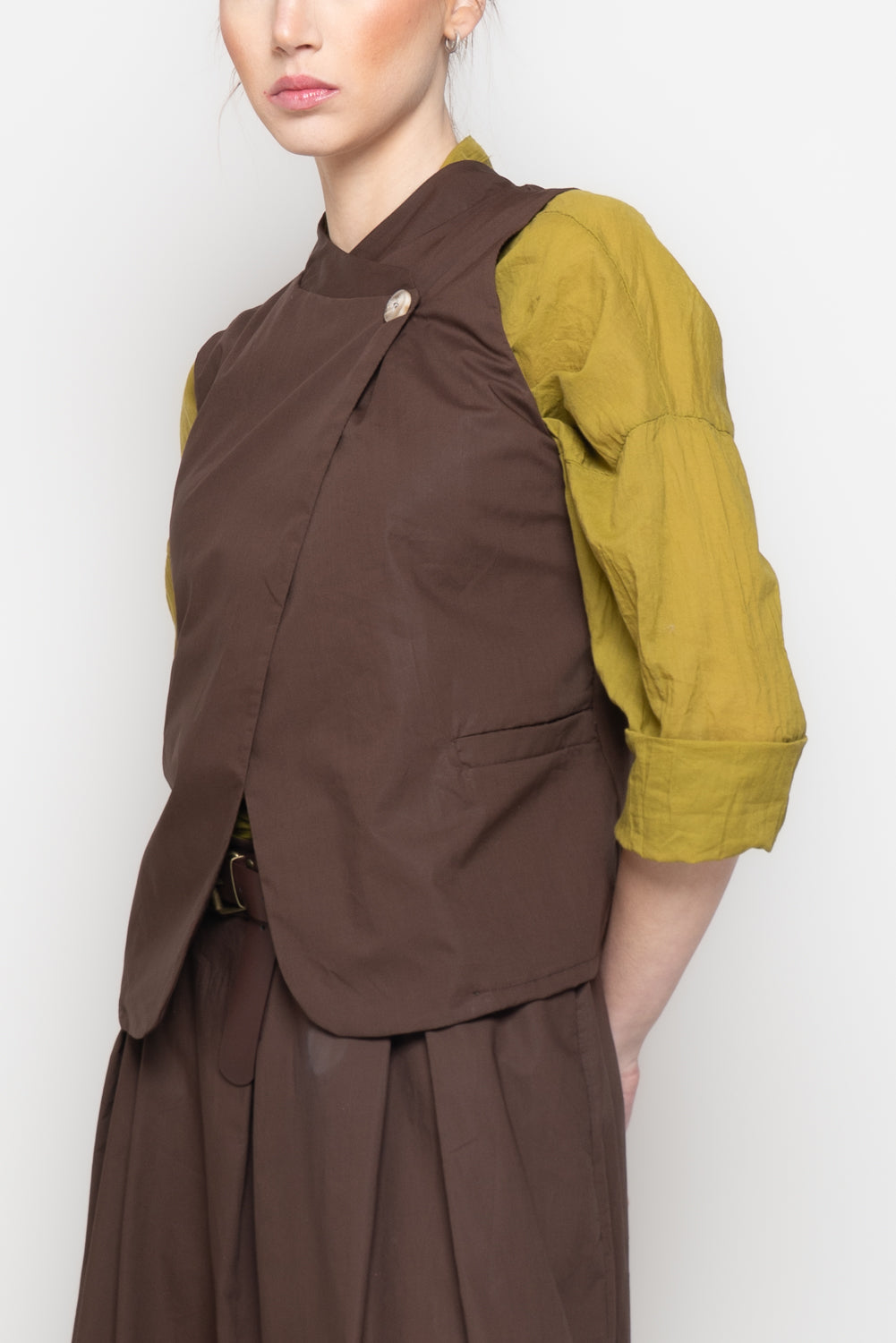 Gilet Strutturato con Chiusura Asimmetrica