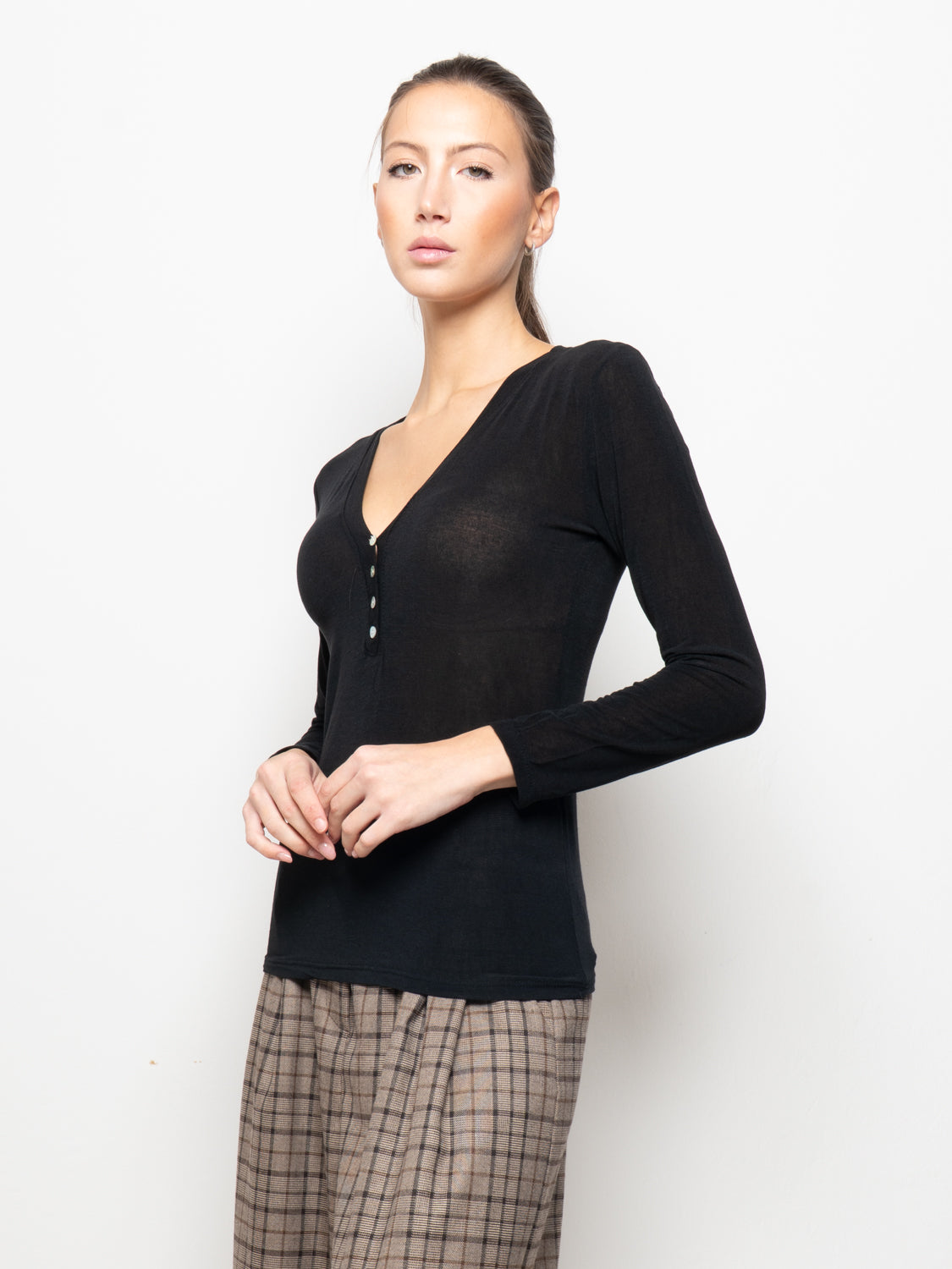 Top con scollo a V sul retro e bottoncini