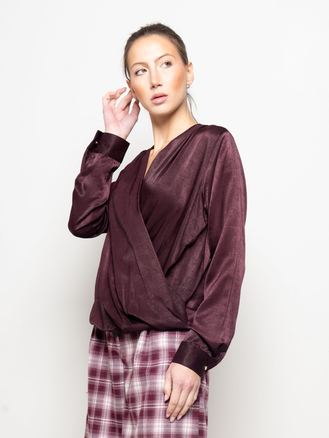 Blusa in satin a portafoglio