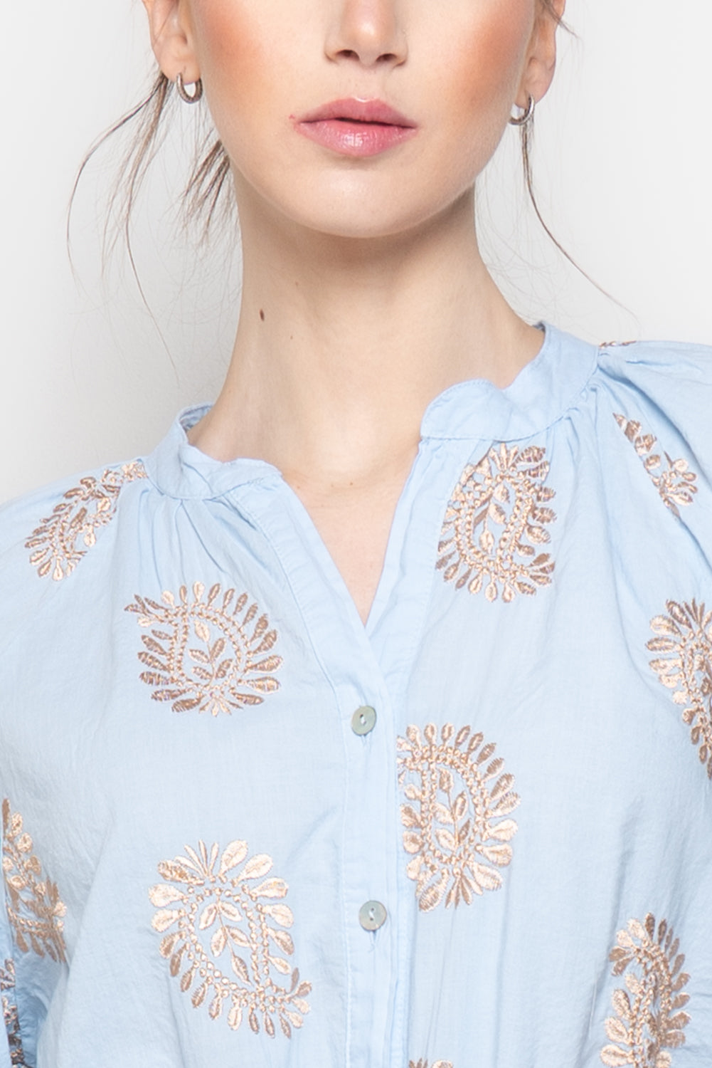 Camicia con ricami