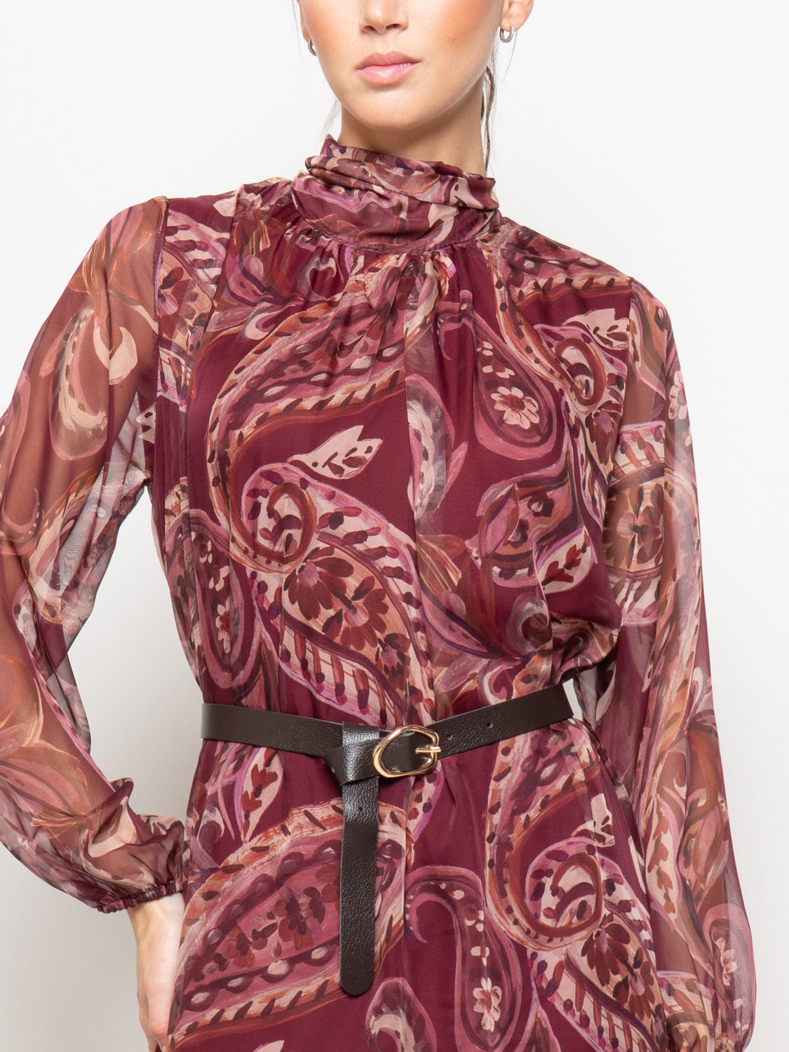 Abito lungo fantasia foulard bordeaux con fiocco