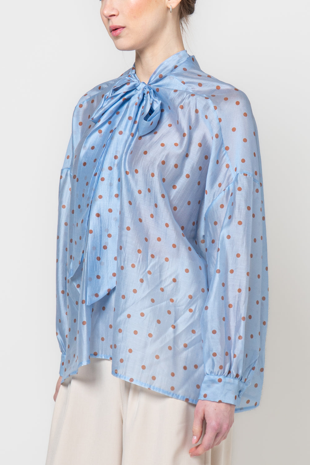 Camicia a pois con fiocco