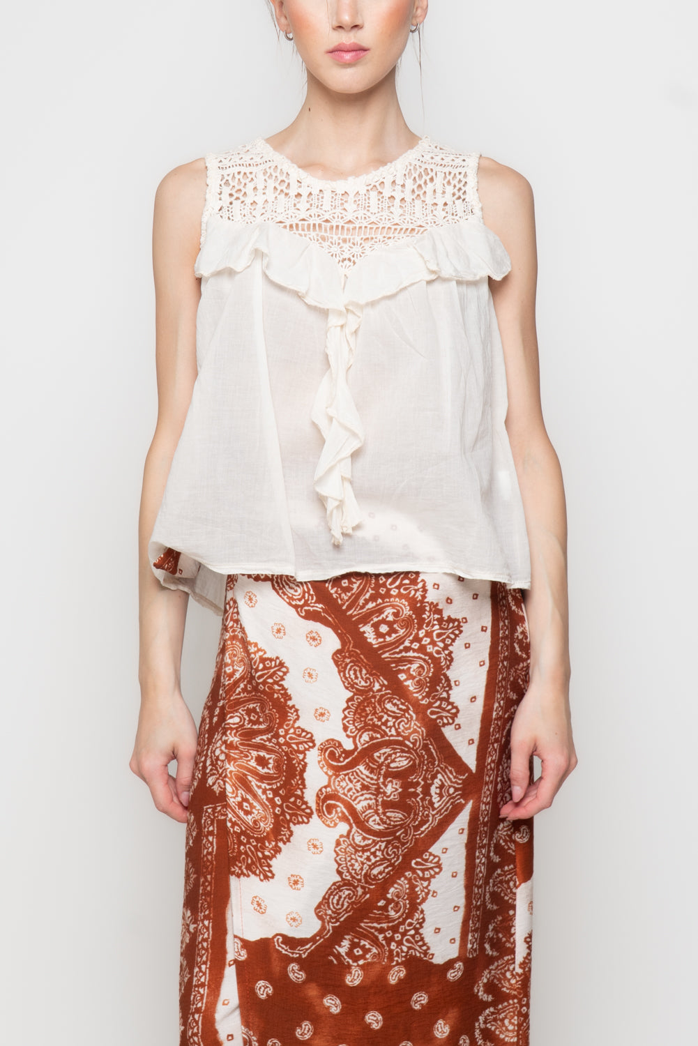 T-Shirt con Inserti in Pizzo Macramè