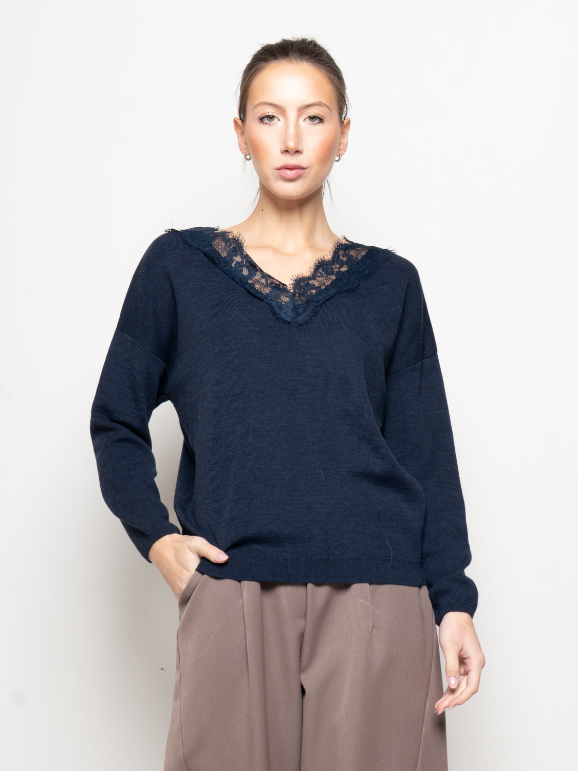 Maglia scollo a V con pizzo