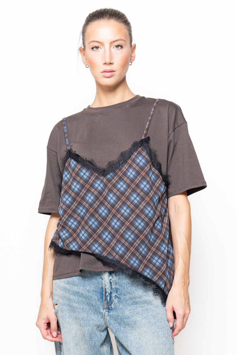 T-shirt con top a quadri sovrapposto