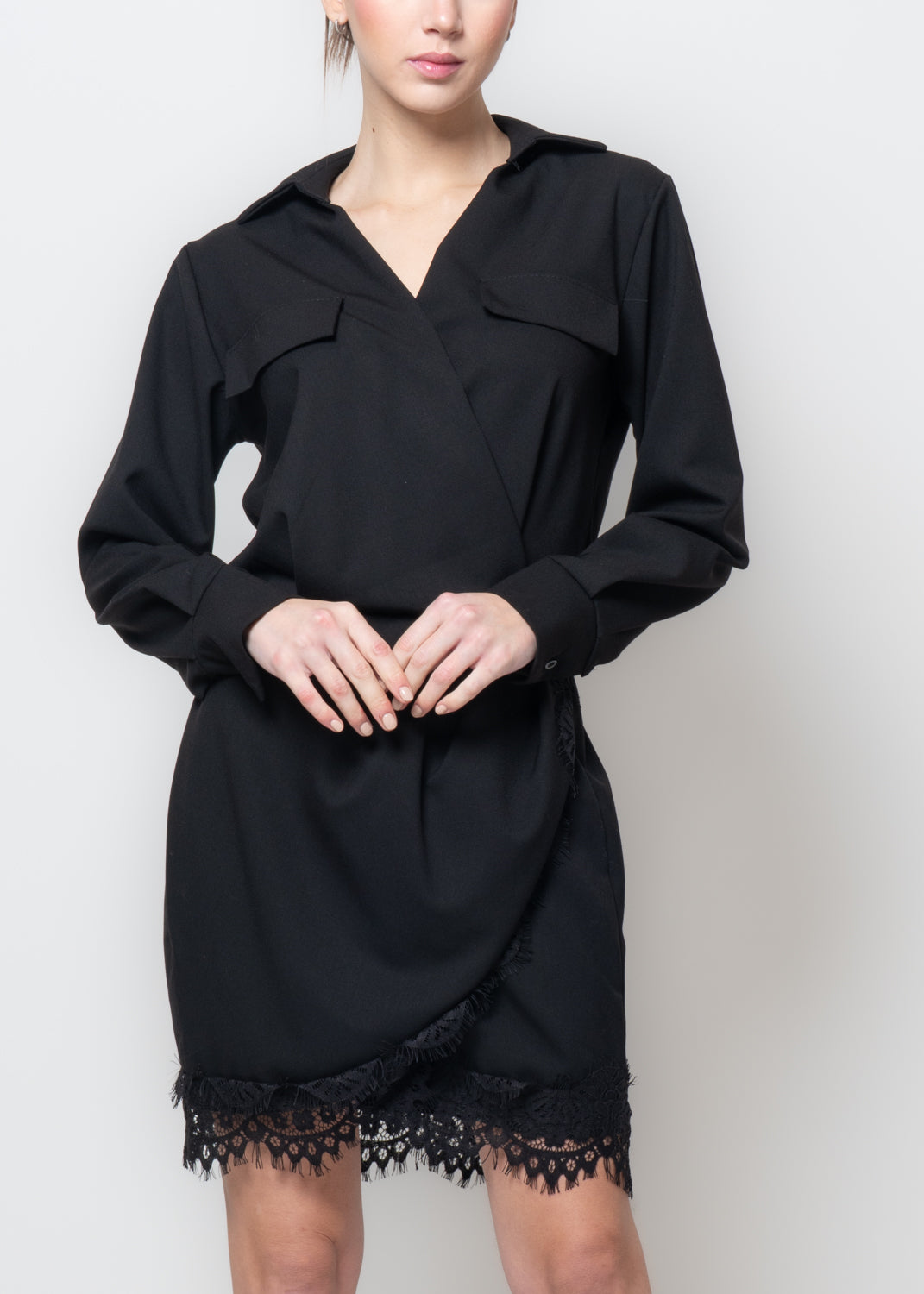 Abito con balza in pizzo