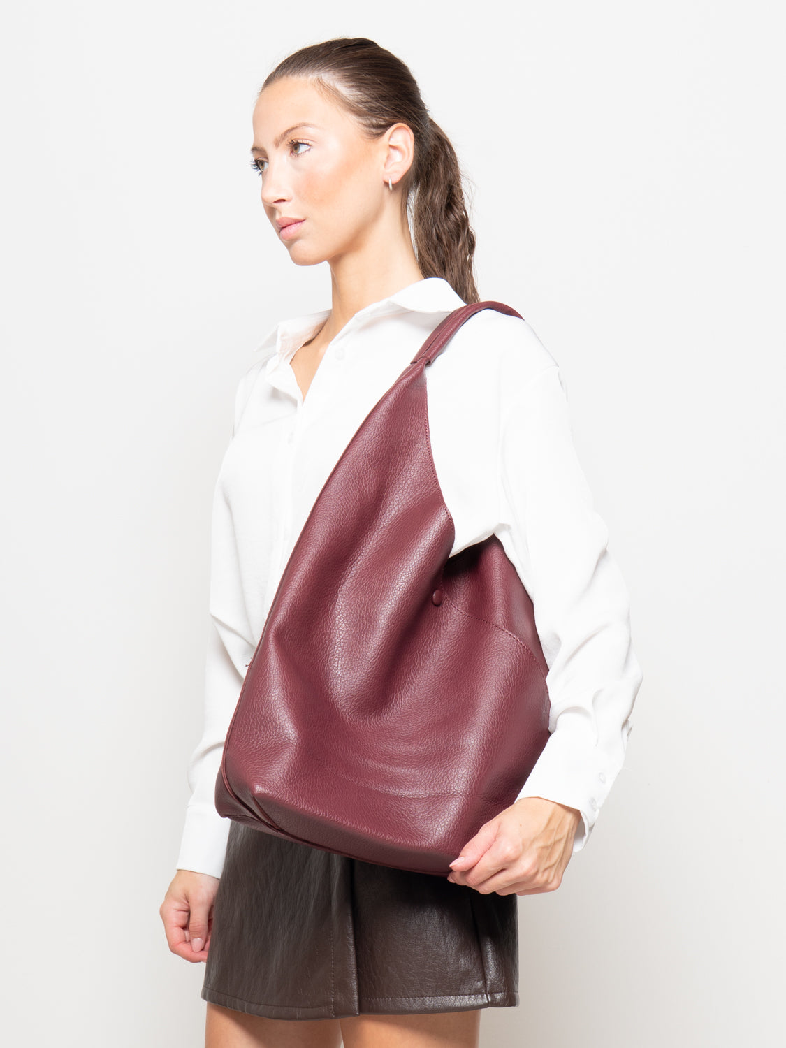 Borsa hobo con chiusura a bottone