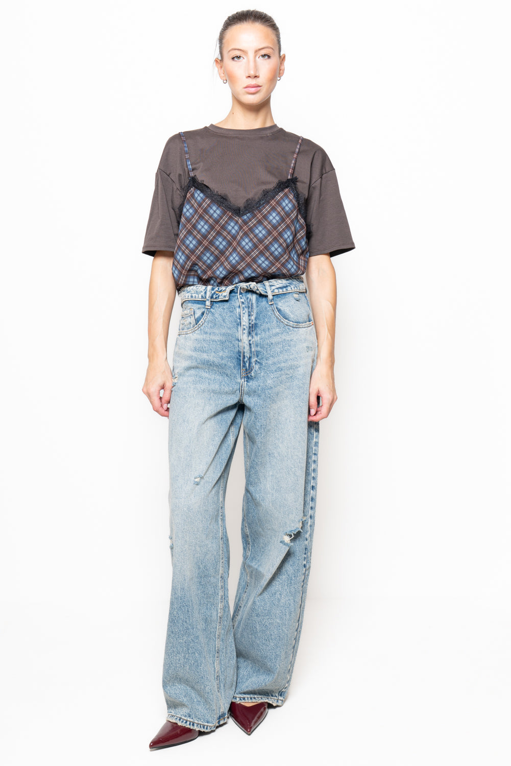 Jeans wideleg destroyed vita alta con risvolto