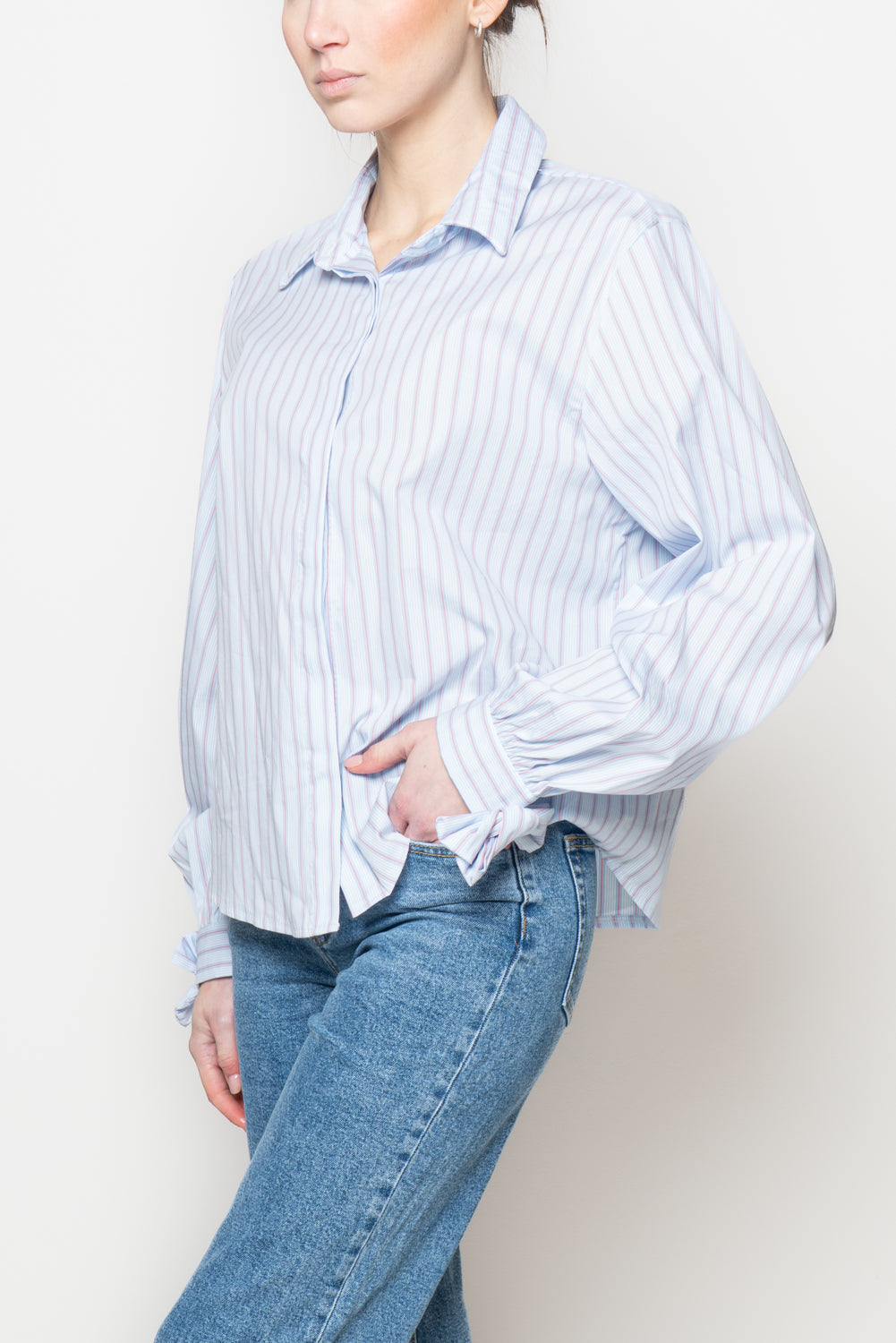 Camicia a righe con fiocchi