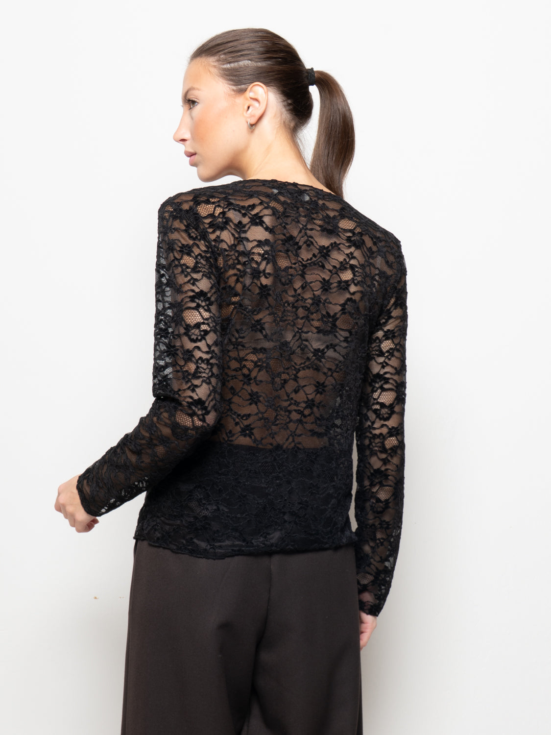 Blusa in pizzo macramè a maniche lunghe