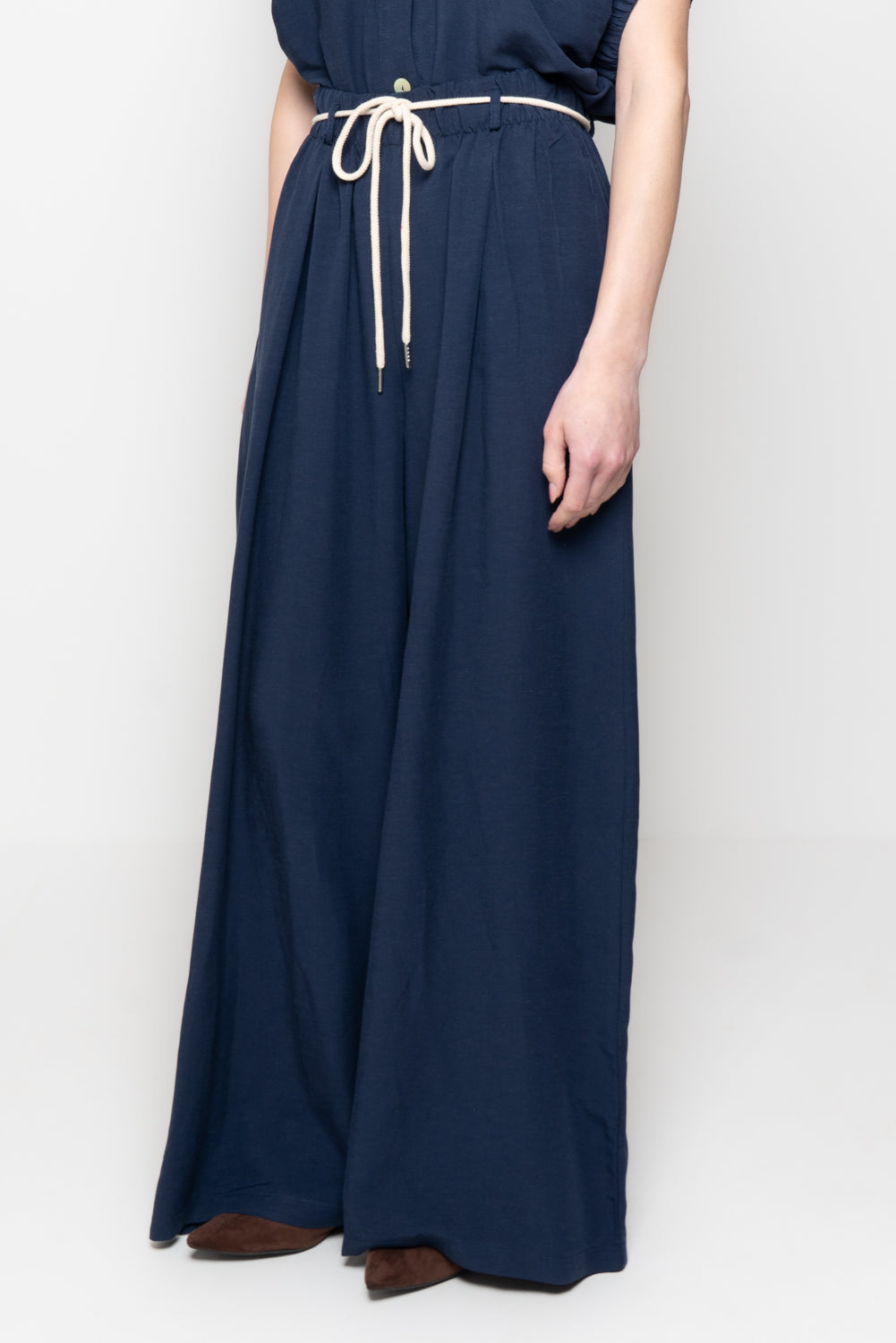 Pantalone palazzo in misto lino con cinturino