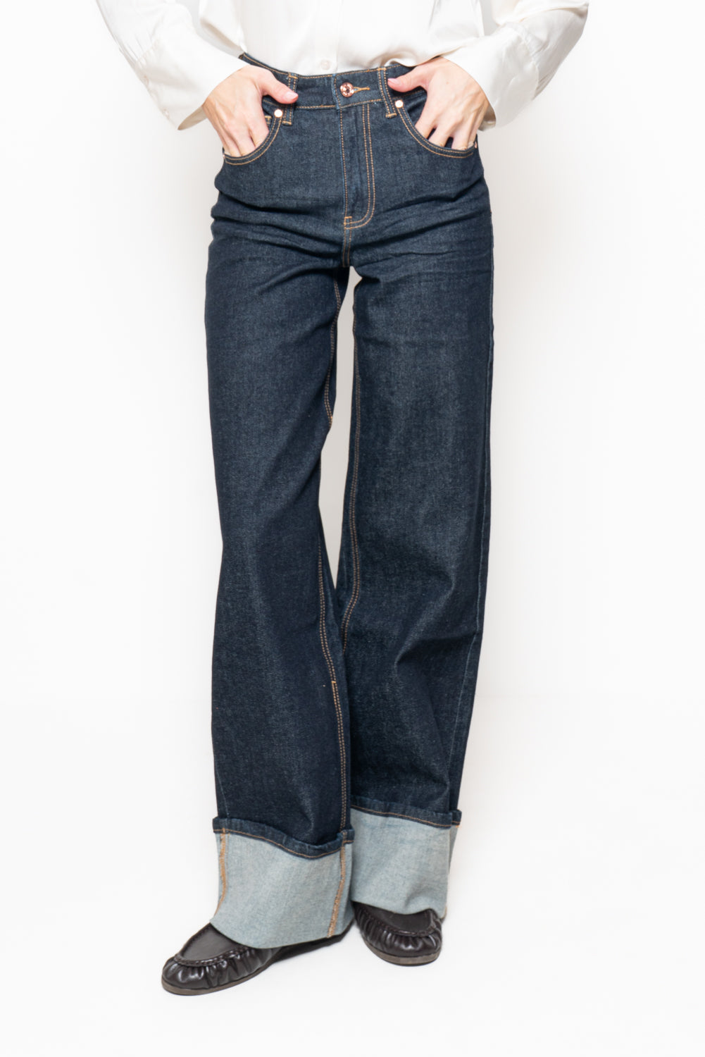 Jeans vita alta con risvolto
