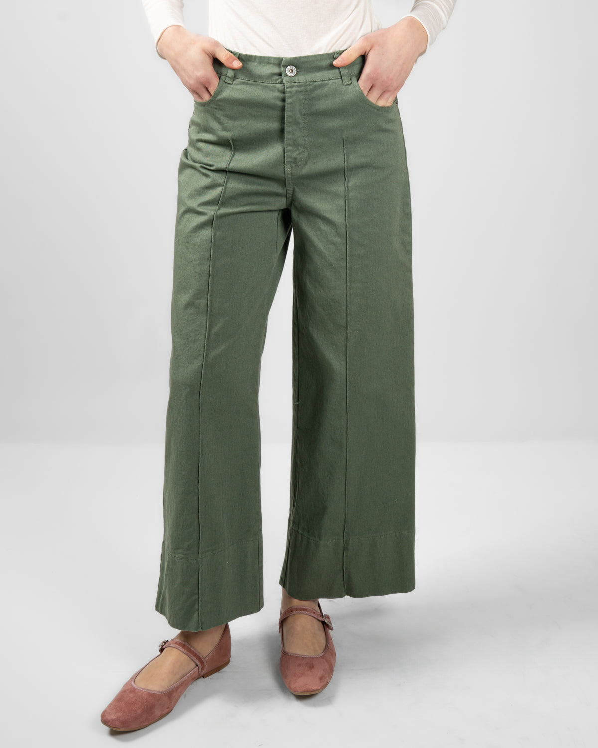 Pantaloni modello coulotte con piega